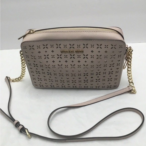 Michael Kors Pink Crossbody Bag with Gold Chain - Picture 5 of 16